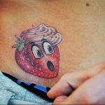 фото тату клубника 10.04.2019 №090 - strawberry tattoo - tattoo-photo.ru