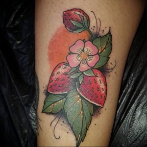 фото тату клубника 10.04.2019 №103 - strawberry tattoo - tattoo-photo.ru