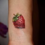 фото тату клубника 10.04.2019 №119 - strawberry tattoo - tattoo-photo.ru