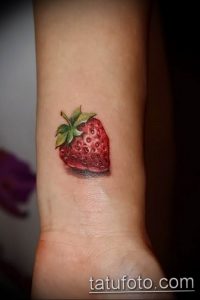фото тату клубника 10.04.2019 №119 - strawberry tattoo - tattoo-photo.ru