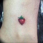 фото тату клубника 10.04.2019 №122 - strawberry tattoo - tattoo-photo.ru