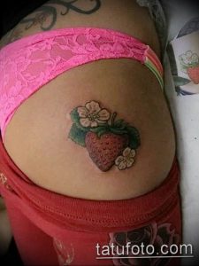 фото тату клубника 10.04.2019 №125 - strawberry tattoo - tattoo-photo.ru