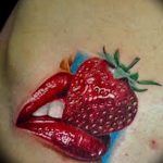 фото тату клубника 10.04.2019 №127 - strawberry tattoo - tattoo-photo.ru