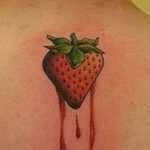 фото тату клубника 10.04.2019 №132 - strawberry tattoo - tattoo-photo.ru