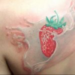 фото тату клубника 10.04.2019 №133 - strawberry tattoo - tattoo-photo.ru