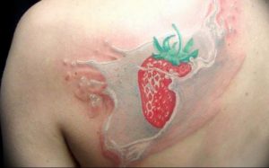 фото тату клубника 10.04.2019 №133 - strawberry tattoo - tattoo-photo.ru