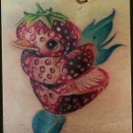 фото тату клубника 10.04.2019 №135 - strawberry tattoo - tattoo-photo.ru