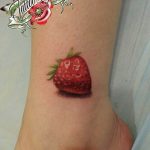фото тату клубника 10.04.2019 №138 - strawberry tattoo - tattoo-photo.ru