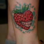 фото тату клубника 10.04.2019 №141 - strawberry tattoo - tattoo-photo.ru