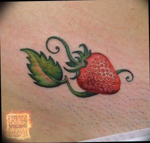 фото тату клубника 10.04.2019 №142 - strawberry tattoo - tattoo-photo.ru