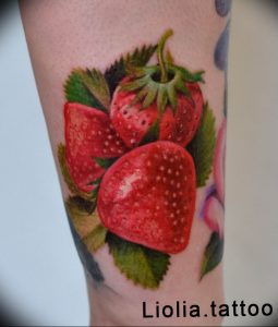 фото тату клубника 10.04.2019 №148 - strawberry tattoo - tattoo-photo.ru
