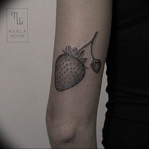 фото тату клубника 10.04.2019 №153 - strawberry tattoo - tattoo-photo.ru