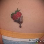 фото тату клубника 10.04.2019 №160 - strawberry tattoo - tattoo-photo.ru