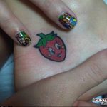 фото тату клубника 10.04.2019 №176 - strawberry tattoo - tattoo-photo.ru