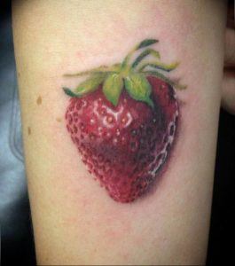 фото тату клубника 10.04.2019 №181 - strawberry tattoo - tattoo-photo.ru