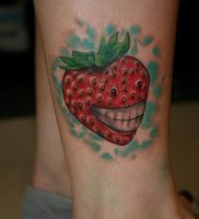 фото тату клубника 10.04.2019 №195 — strawberry tattoo — tattoo-photo.ru
