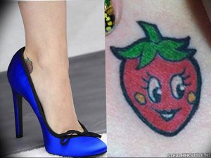 фото тату клубника 10.04.2019 №204 - strawberry tattoo - tattoo-photo.ru