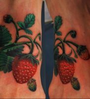 фото тату клубника 10.04.2019 №209 — strawberry tattoo — tattoo-photo.ru