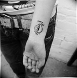 фото тату клубника 10.04.2019 №211 - strawberry tattoo - tattoo-photo.ru