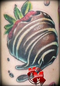 фото тату клубника 10.04.2019 №214 - strawberry tattoo - tattoo-photo.ru