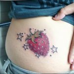 фото тату клубника 10.04.2019 №215 - strawberry tattoo - tattoo-photo.ru
