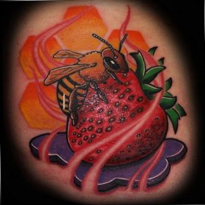 фото тату клубника 10.04.2019 №216 - strawberry tattoo - tattoo-photo.ru