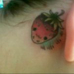 фото тату клубника 10.04.2019 №227 - strawberry tattoo - tattoo-photo.ru
