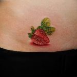 фото тату клубника 10.04.2019 №229 - strawberry tattoo - tattoo-photo.ru