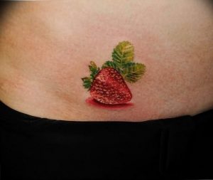 фото тату клубника 10.04.2019 №229 - strawberry tattoo - tattoo-photo.ru