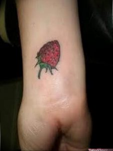 фото тату клубника 10.04.2019 №230 - strawberry tattoo - tattoo-photo.ru