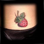 фото тату клубника 10.04.2019 №231 - strawberry tattoo - tattoo-photo.ru