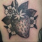 фото тату клубника 10.04.2019 №233 - strawberry tattoo - tattoo-photo.ru