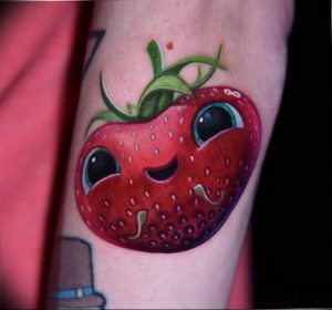 фото тату клубника 10.04.2019 №237 - strawberry tattoo - tattoo-photo.ru