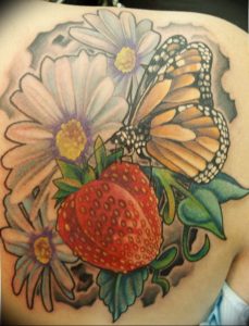 фото тату клубника 10.04.2019 №241 - strawberry tattoo - tattoo-photo.ru