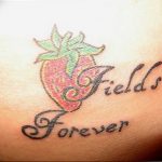 фото тату клубника 10.04.2019 №243 - strawberry tattoo - tattoo-photo.ru