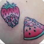 фото тату клубника 10.04.2019 №250 - strawberry tattoo - tattoo-photo.ru