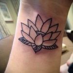 фото тату кувшинка 30.04.2019 №069 - tattoo waterlily - tattoo-photo.ru