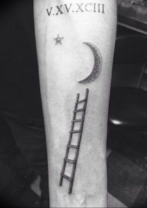 фото тату лестница 15.04.2019 №007 - tattoo ladder - tattoo-photo.ru