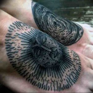 фото тату лунница оберег 03.04.2019 №002 - moon snake wrist guard - tattoo-photo.ru