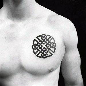 фото тату обереги на груди 03.04.2019 №022 - tattoo amulets on chest - tattoo-photo.ru