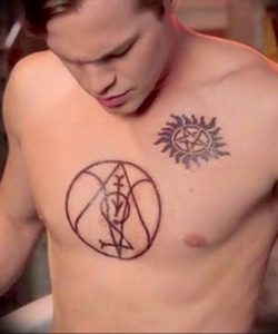 фото тату обереги на груди 03.04.2019 №023 - tattoo amulets on chest - tattoo-photo.ru
