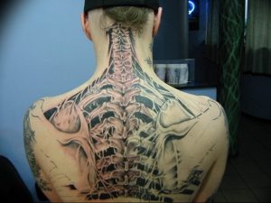фото тату спина биомеханика 06.04.2019 №014 - tattoo back biomechanics - tattoo-photo.ru