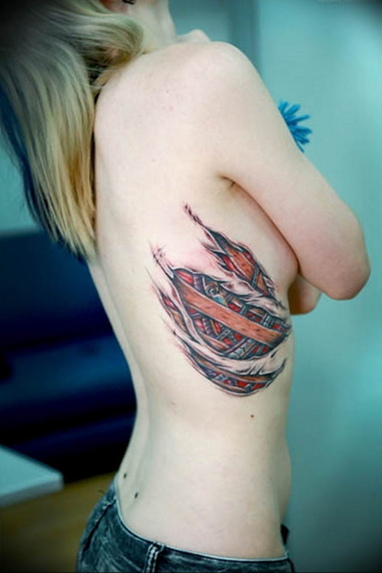 Необычные Татуировки на ребрах