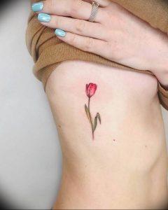 фото тату тюльпан 06.04.2019 №012 - tattoo tulip - tattoo-photo.ru