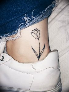 фото тату тюльпан 06.04.2019 №017 - tattoo tulip - tattoo-photo.ru