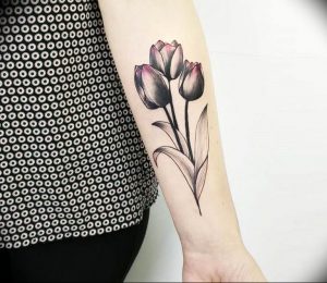 фото тату тюльпан 06.04.2019 №023 - tattoo tulip - tattoo-photo.ru