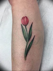 фото тату тюльпан 06.04.2019 №035 - tattoo tulip - tattoo-photo.ru