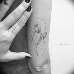 фото тату тюльпан 06.04.2019 №043 - tattoo tulip - tattoo-photo.ru