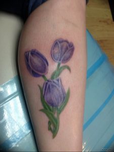 фото тату тюльпан 06.04.2019 №047 - tattoo tulip - tattoo-photo.ru