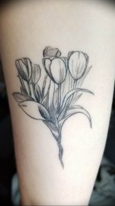 фото тату тюльпан 06.04.2019 №056 - tattoo tulip - tattoo-photo.ru